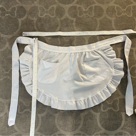 White Ruffled Apron with Pockets - Picture 4 of 8